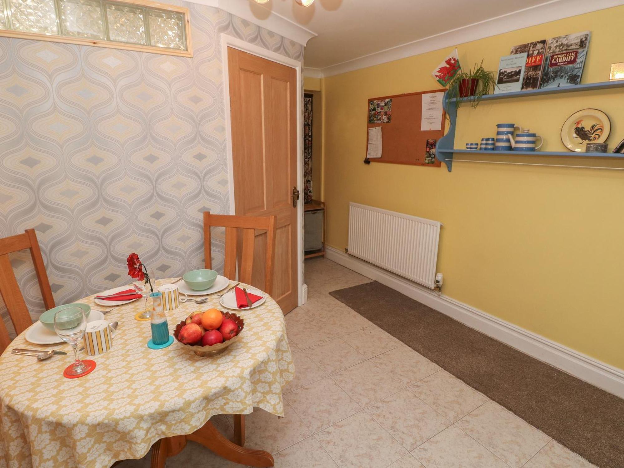 The Laurels Flat Apartment คาร์ดิฟฟ์ ภายนอก รูปภาพ
